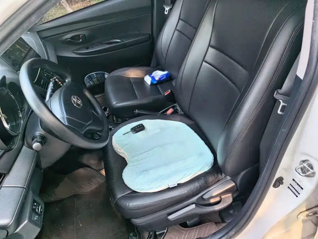 Toyota Yaris L — фото 11