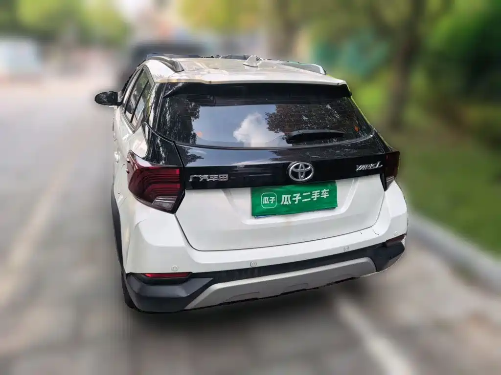 Toyota Yaris L — фото 3