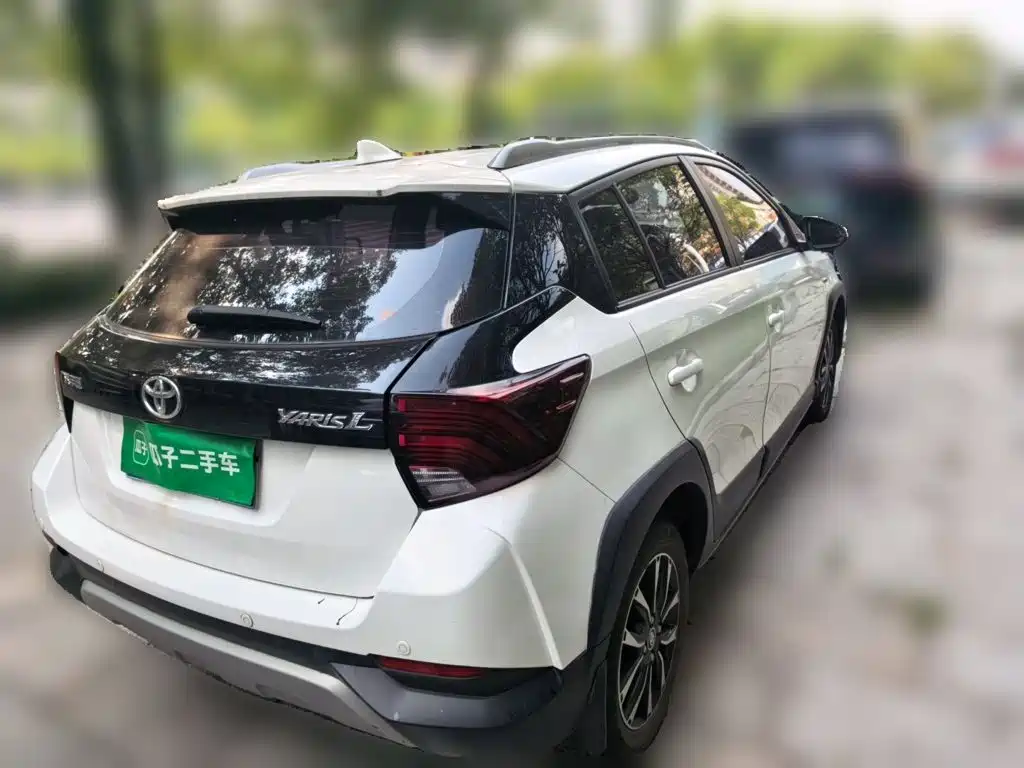 Toyota Yaris L — фото 4