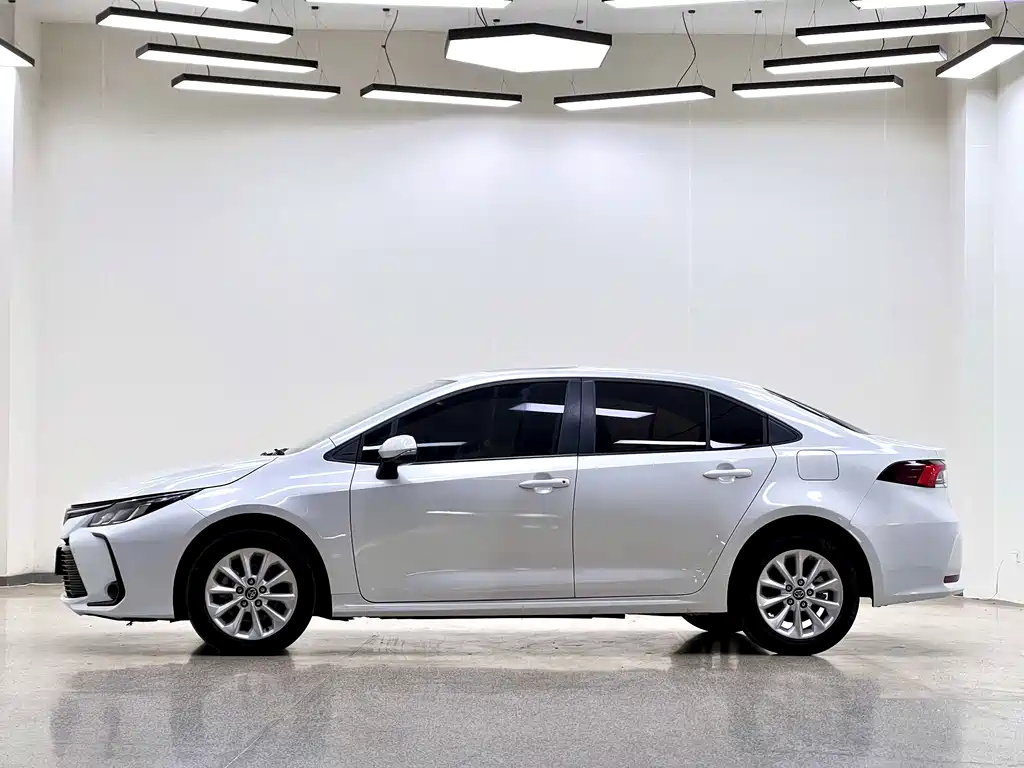 Toyota Corolla — фото 3