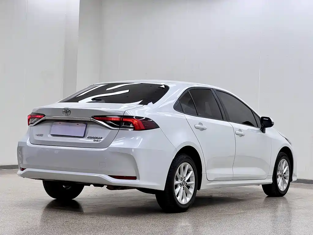 Toyota Corolla — фото 6