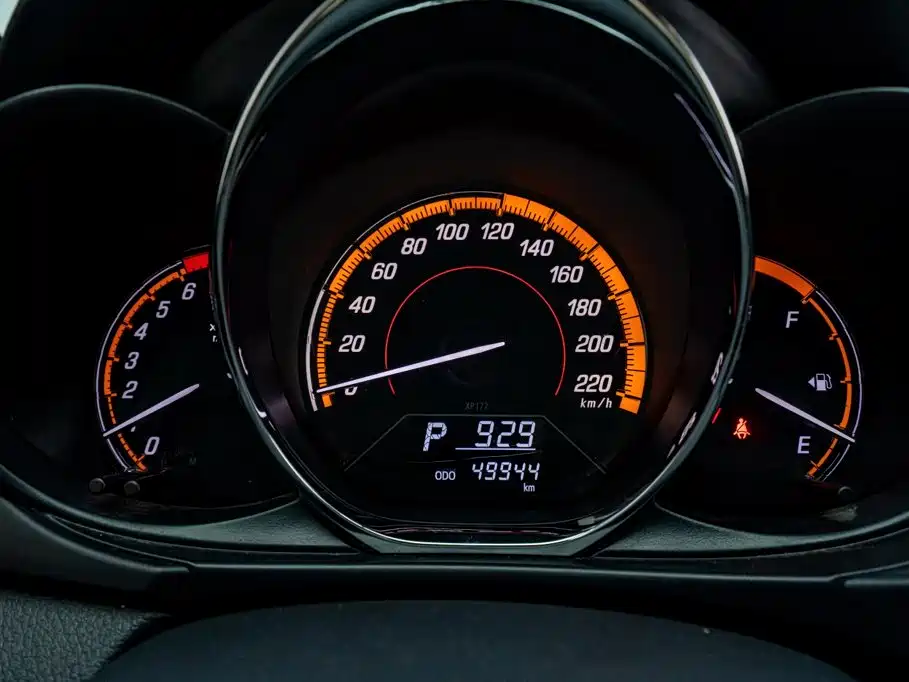 Toyota Yaris L — фото 13