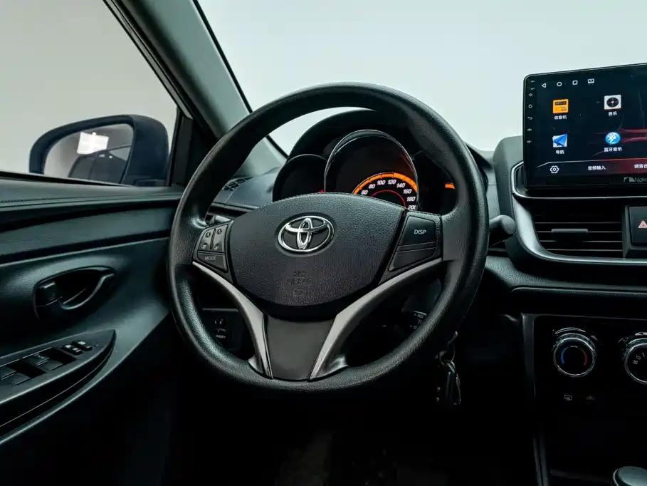 Toyota Yaris L — фото 19