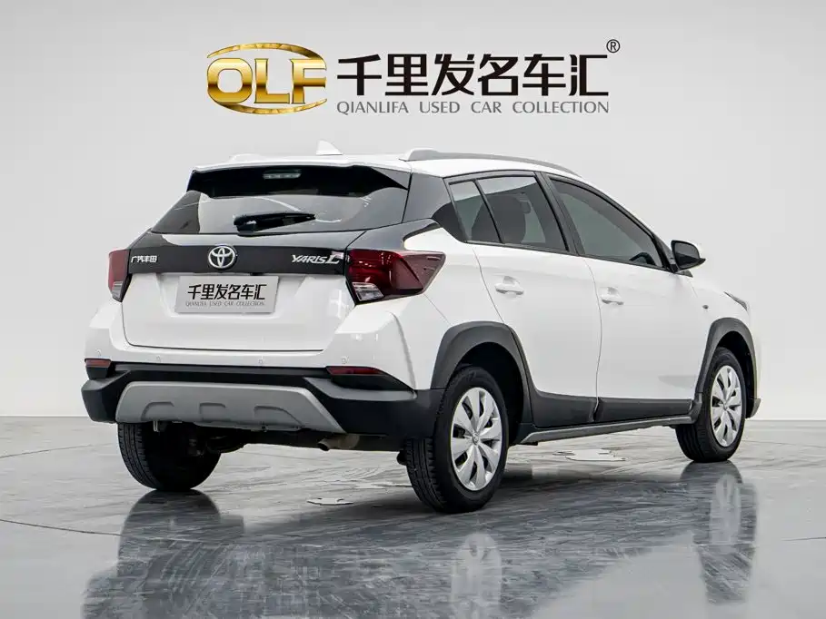 Toyota Yaris L — фото 3