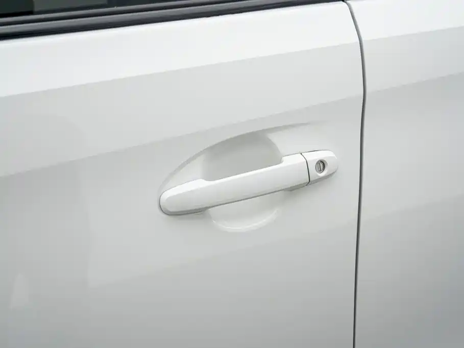 Toyota Yaris L — фото 25
