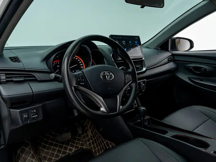 Toyota Yaris L — фото 10