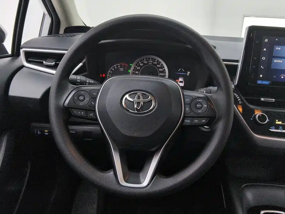 Toyota Corolla — фото 15