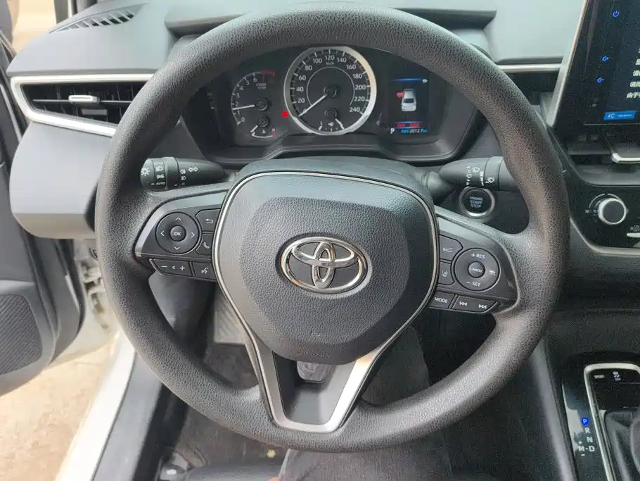 Toyota Corolla — фото 15