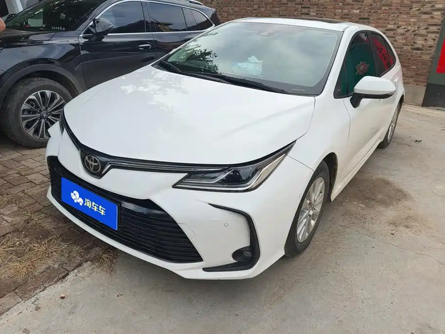 Toyota Corolla — фото 1