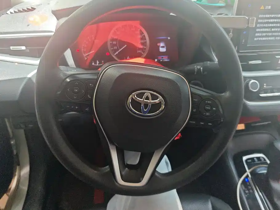 Toyota Corolla — фото 15