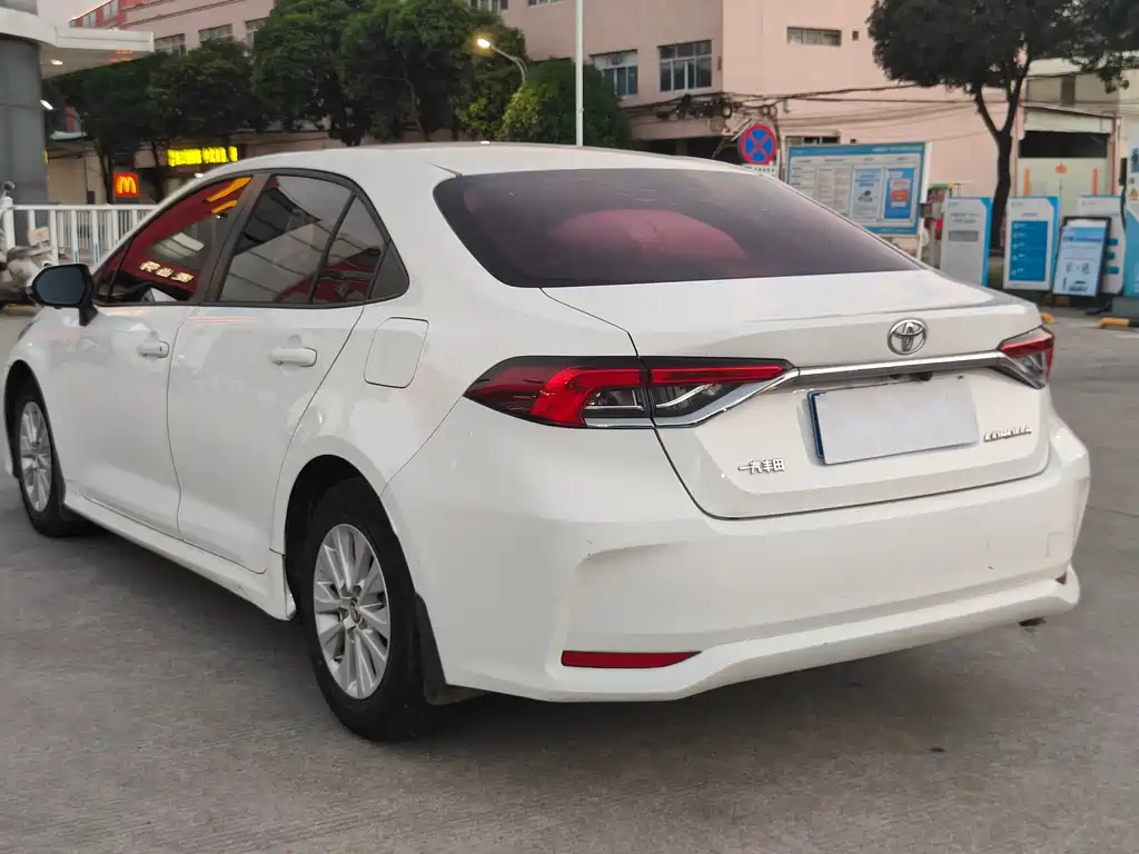 Toyota Corolla — фото 11