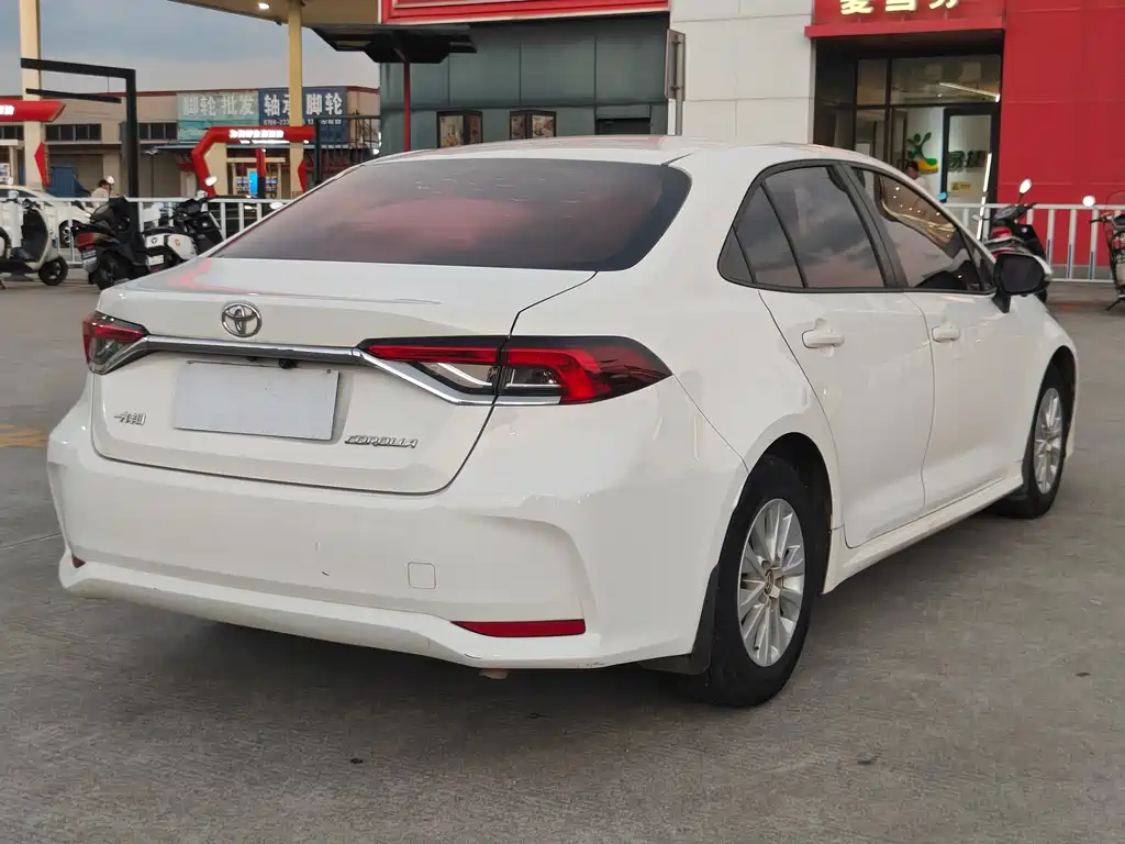 Toyota Corolla — фото 13