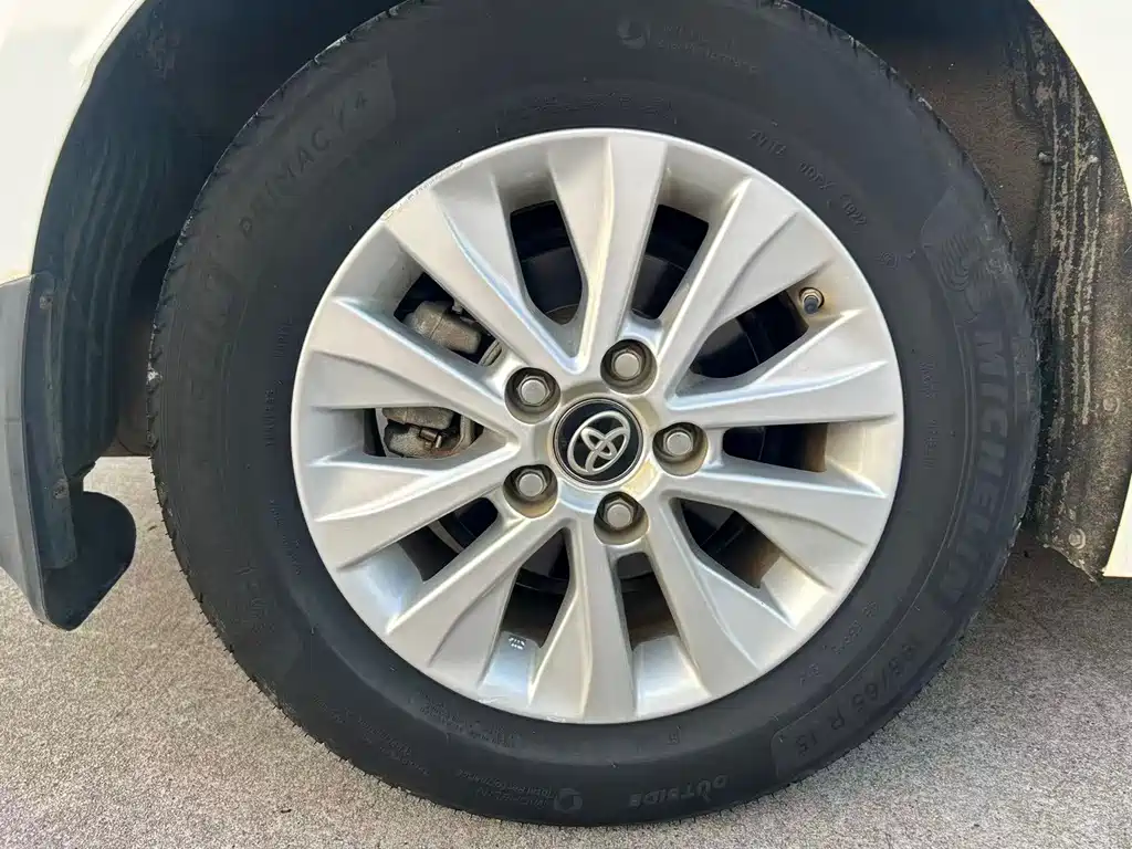 Toyota Corolla — фото 10