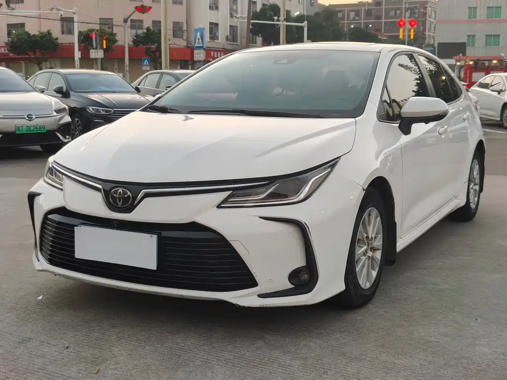 Toyota Corolla — фото 1