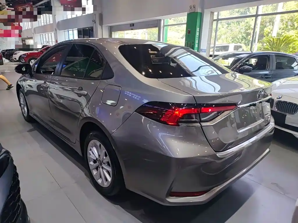 Toyota Corolla — фото 5