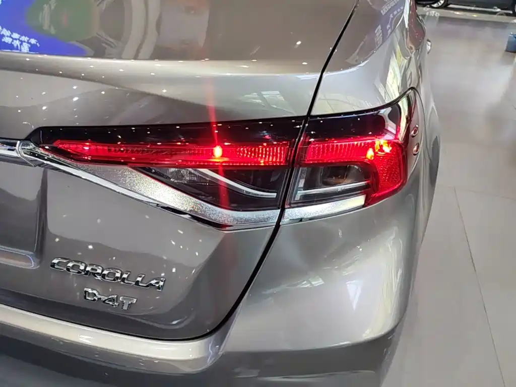 Toyota Corolla — фото 8