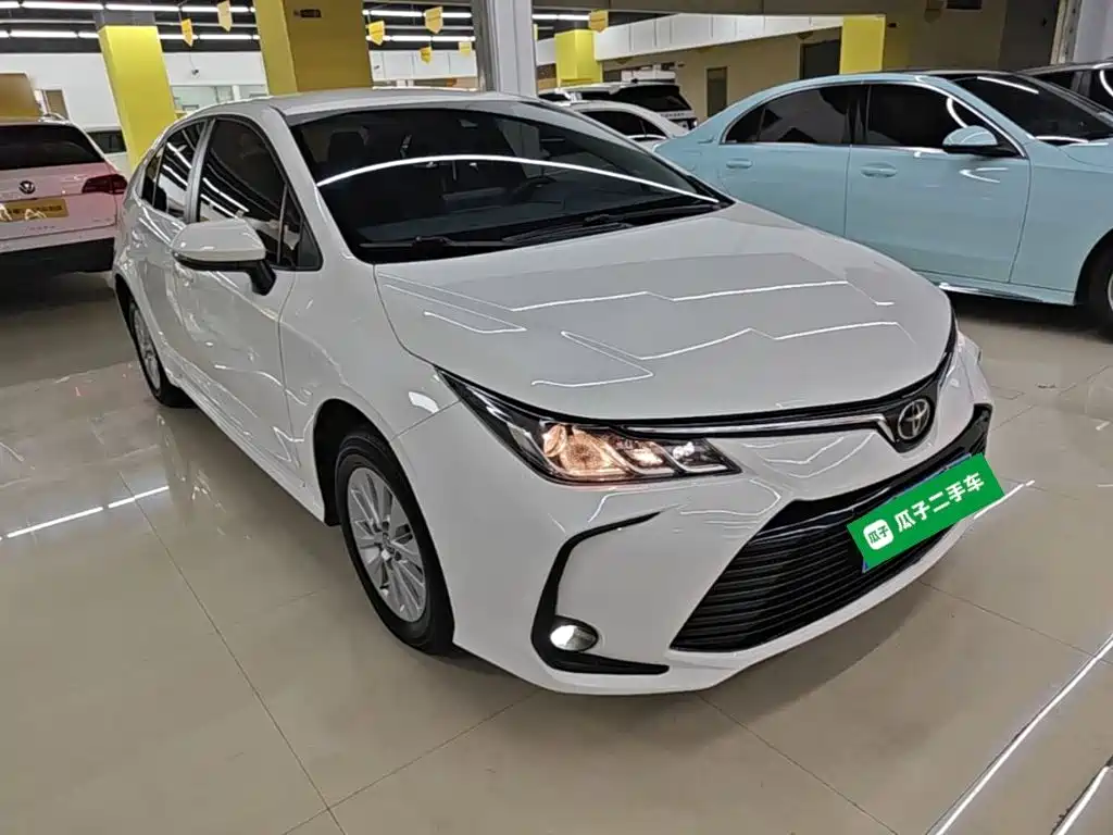 Toyota Corolla — фото 4