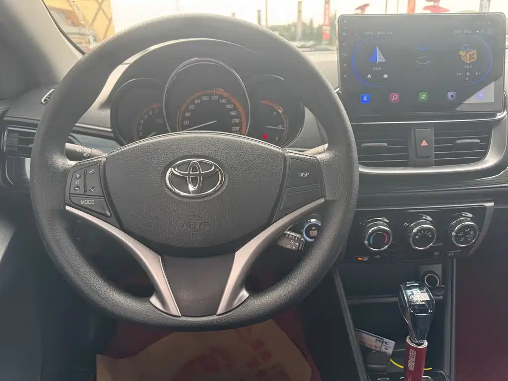 Toyota Yaris L — фото 13