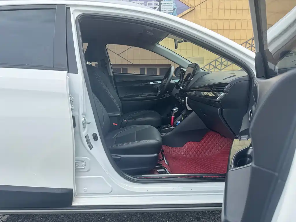 Toyota Yaris L — фото 17