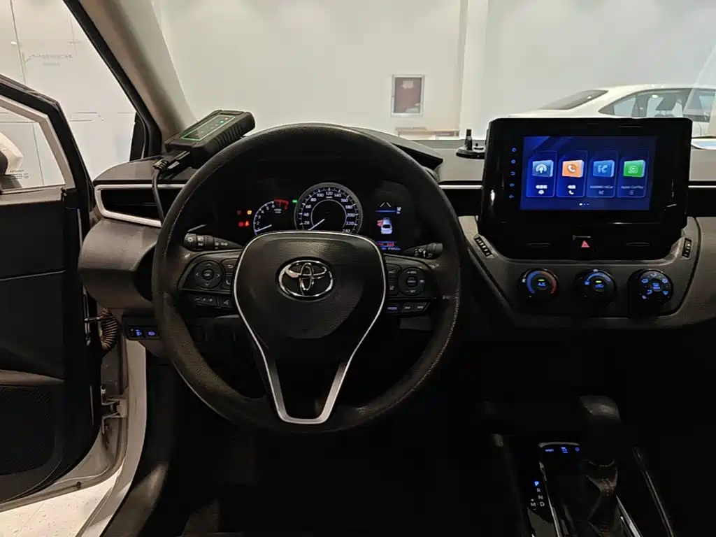 Toyota Corolla — фото 15