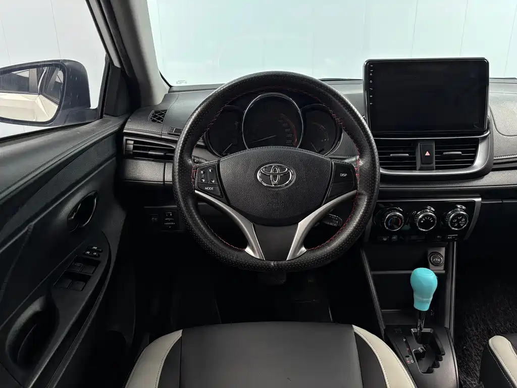 Toyota Yaris L — фото 6