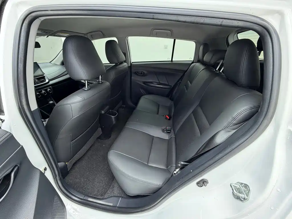 Toyota Yaris L — фото 15