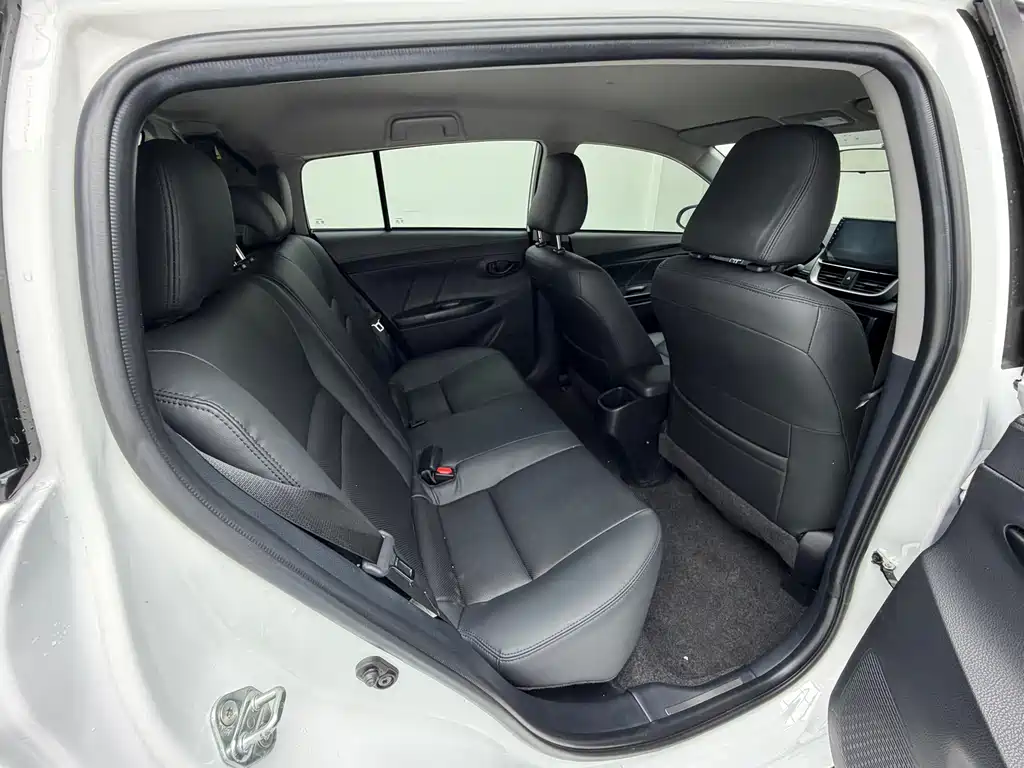 Toyota Yaris L — фото 17