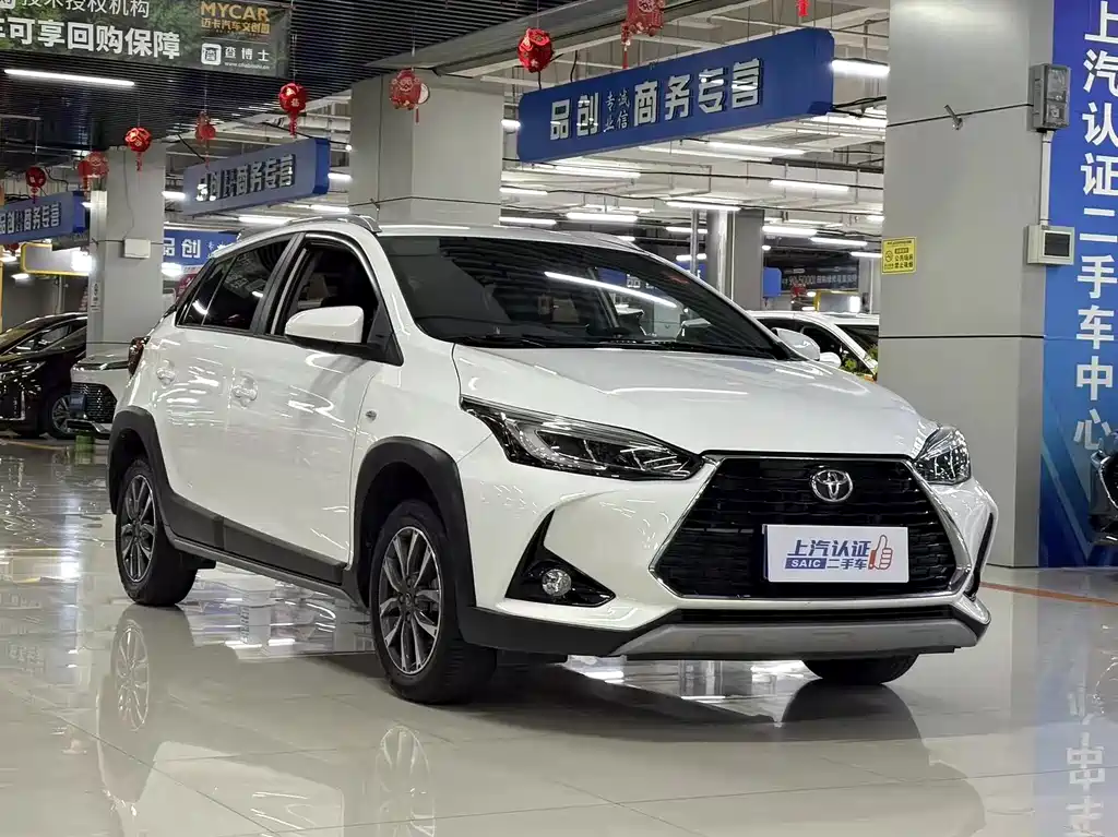 Toyota Yaris L — фото 3