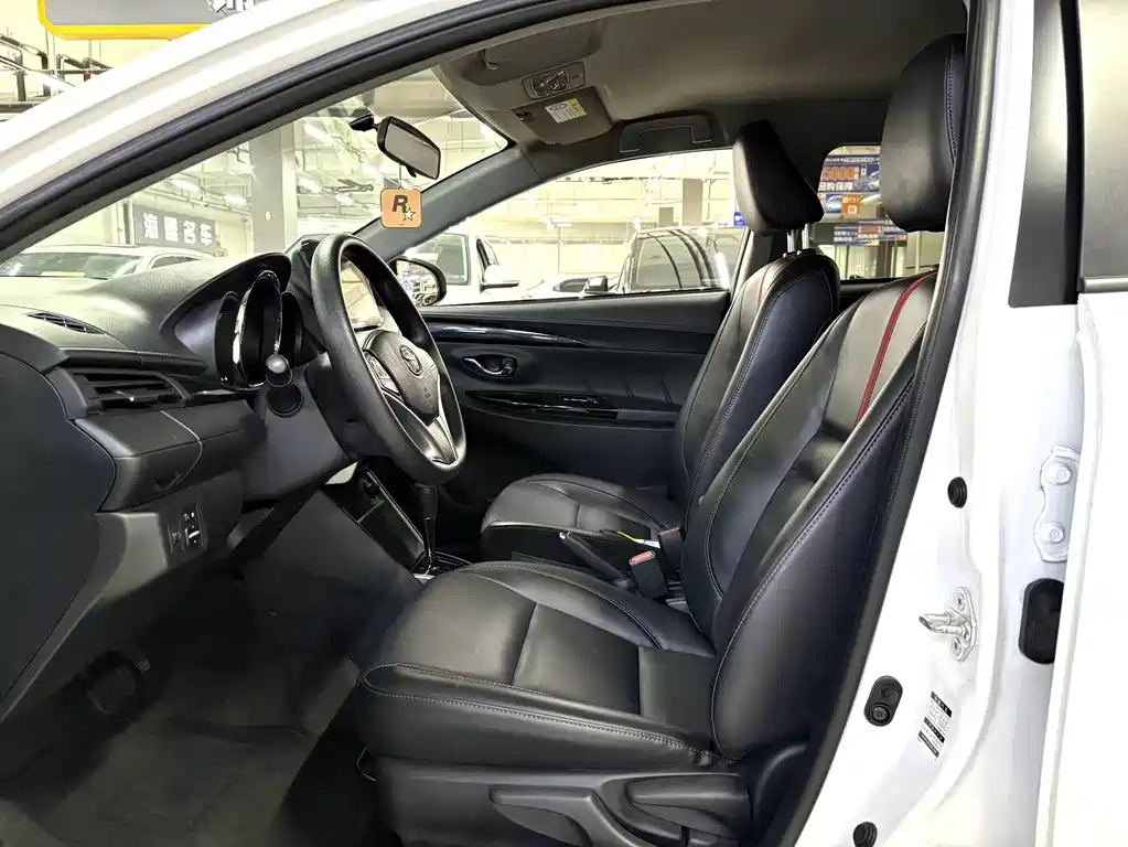 Toyota Yaris L — фото 8