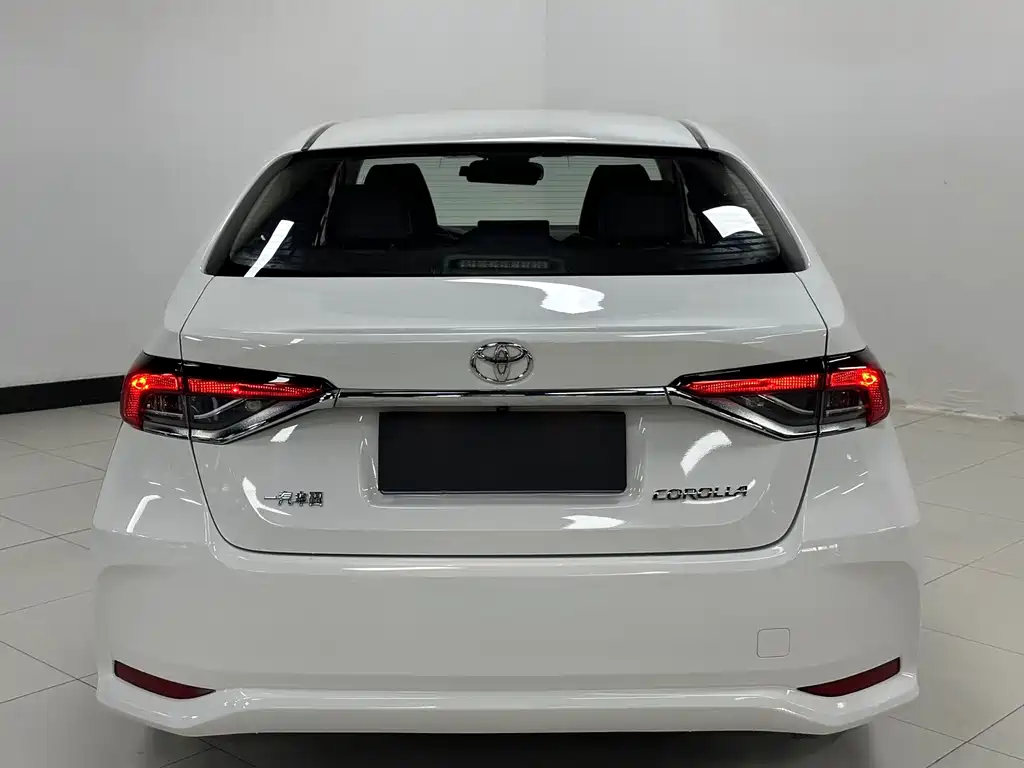 Toyota Corolla — фото 6