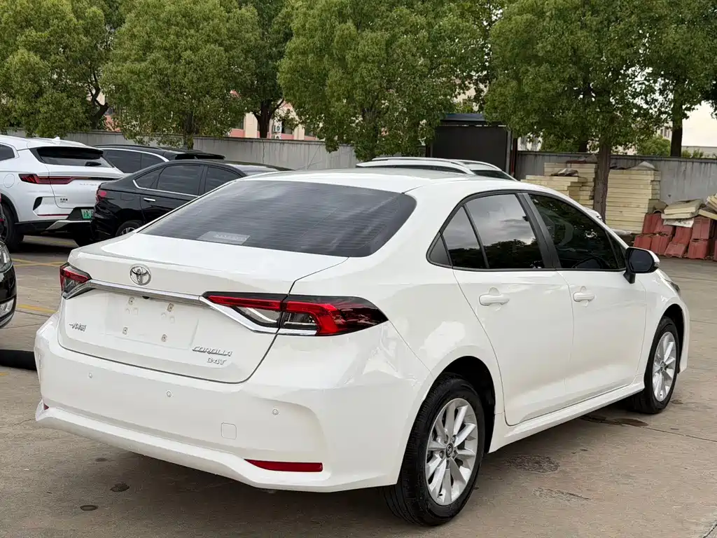 Toyota Corolla — фото 5