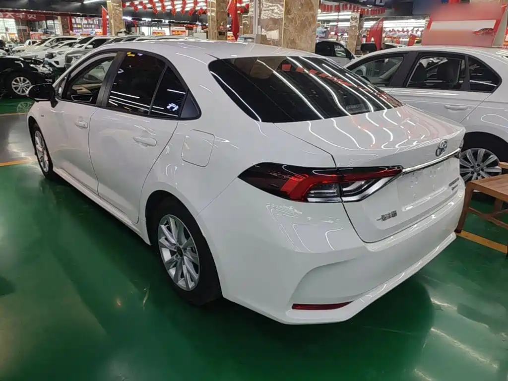 Toyota Corolla — фото 5