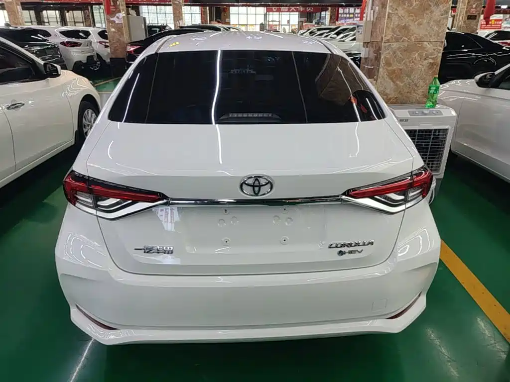 Toyota Corolla — фото 6