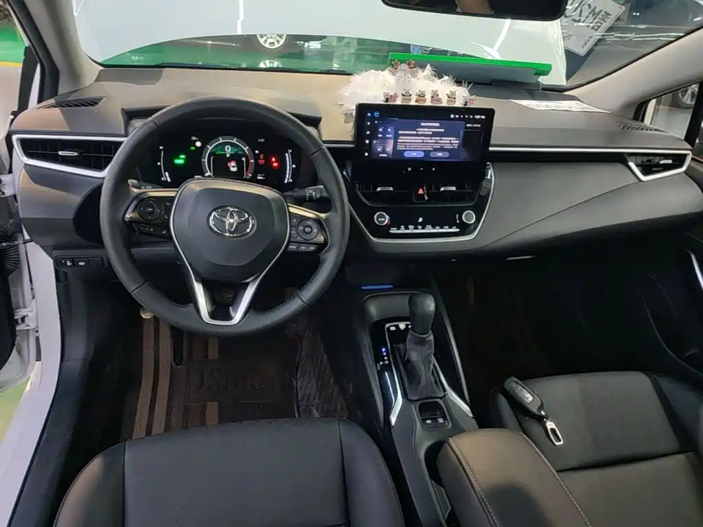 Toyota Corolla — фото 10