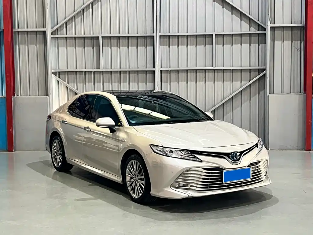 Toyota Camry — фото 3