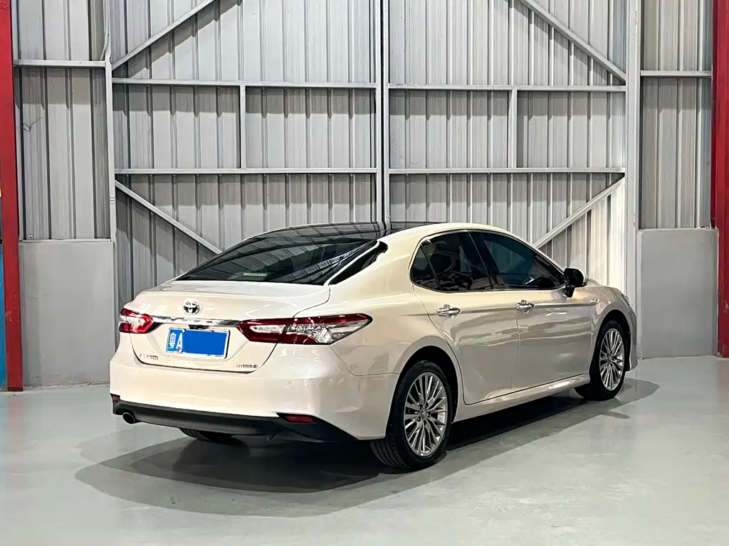 Toyota Camry — фото 7