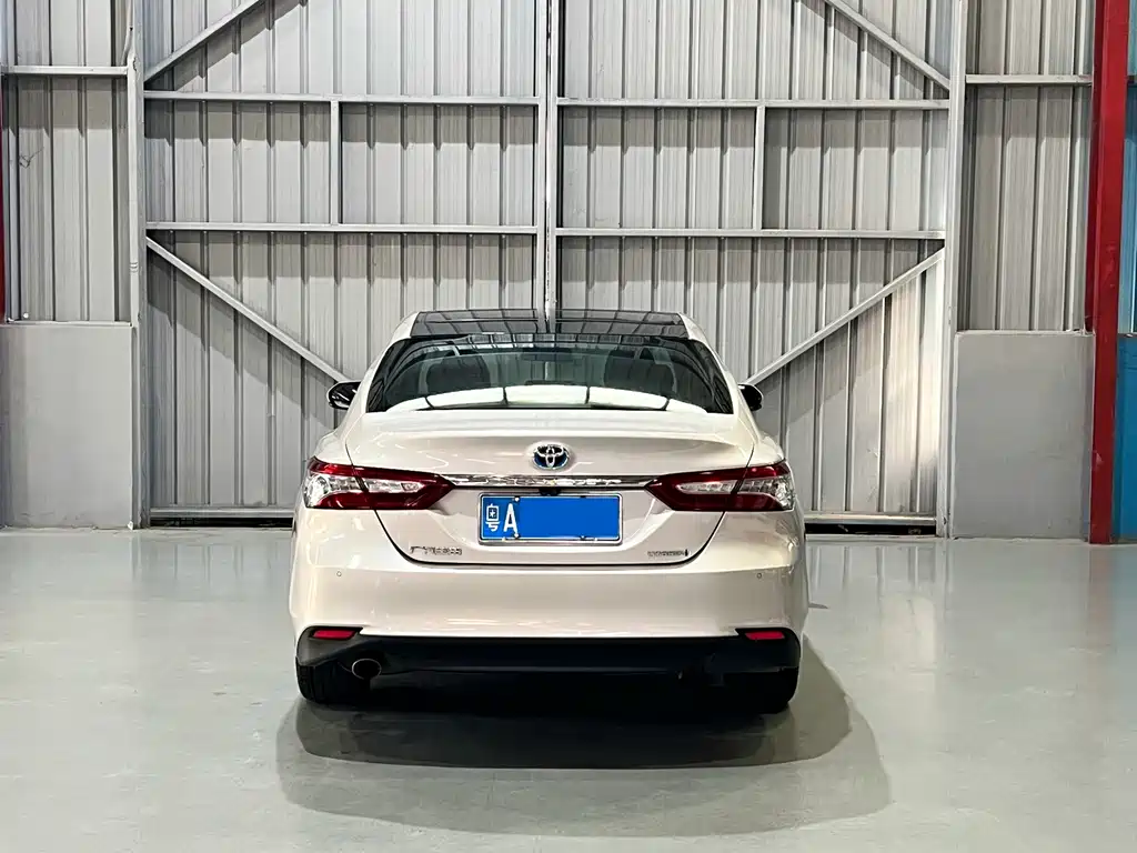 Toyota Camry — фото 8