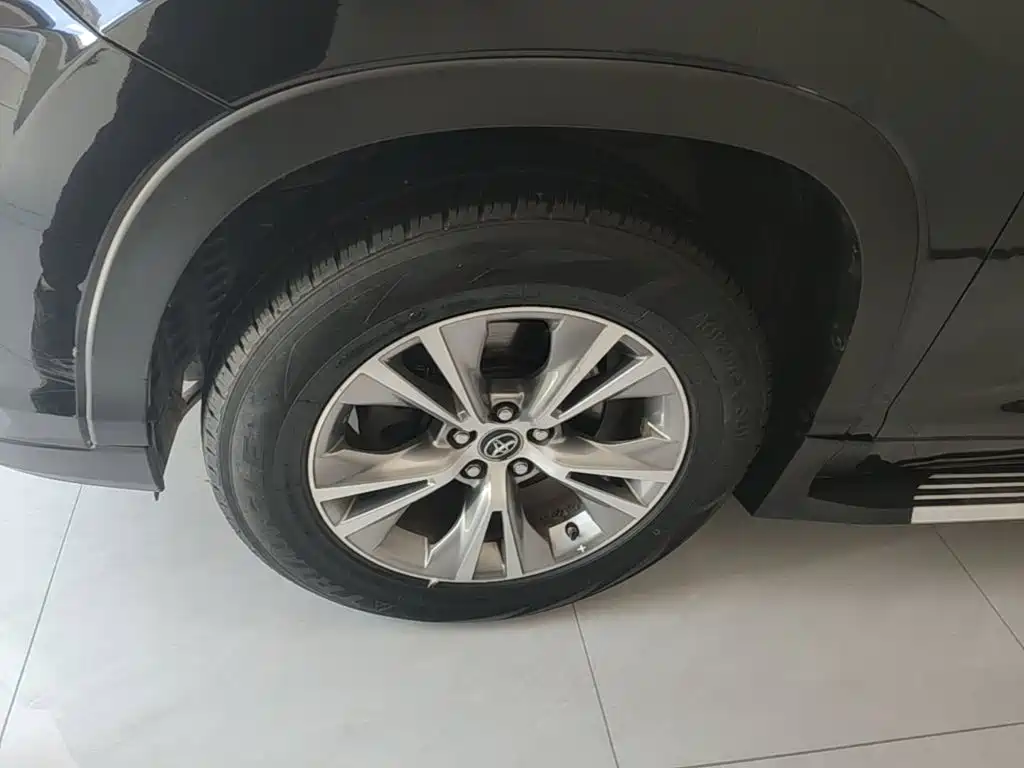 Toyota Highlander — фото 23