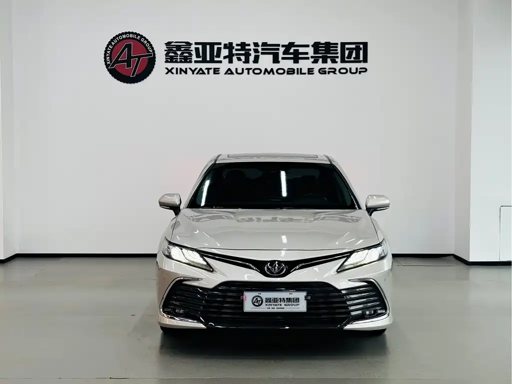 Toyota Camry — фото 2