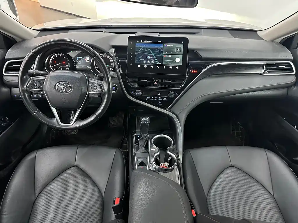 Toyota Camry — фото 18