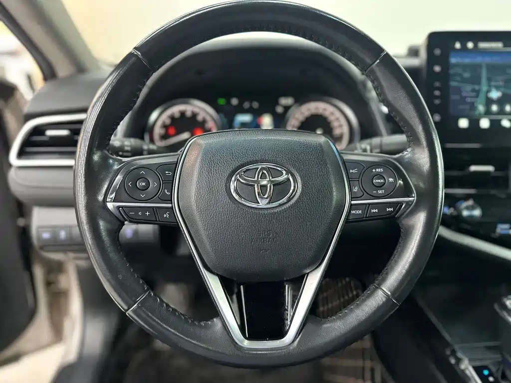 Toyota Camry — фото 8