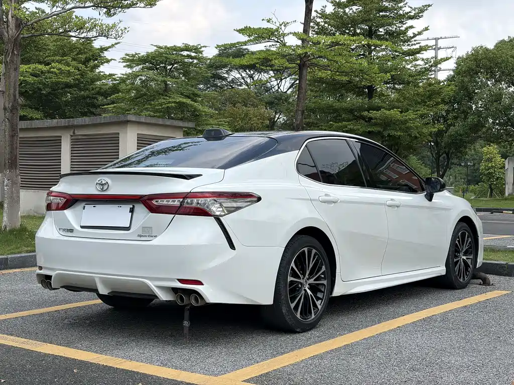 Toyota Camry — фото 6