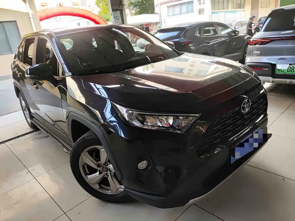 Toyota RAV4 — фото 2