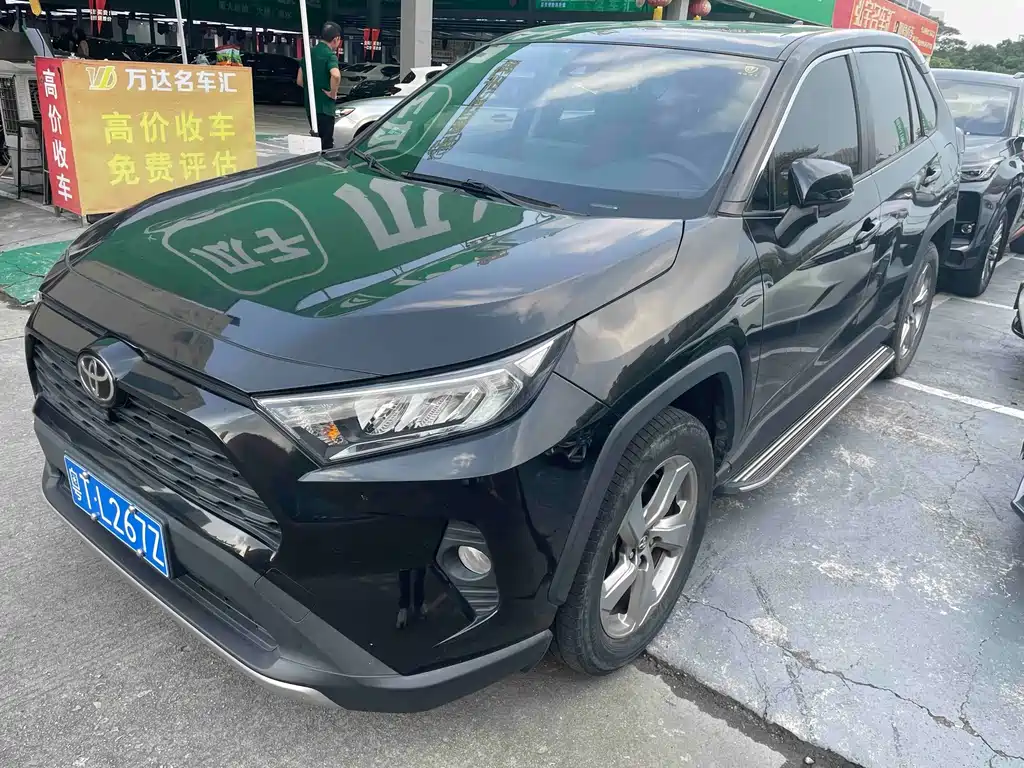 Toyota RAV4 — фото 11