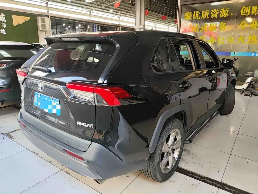 Toyota RAV4 — фото 4