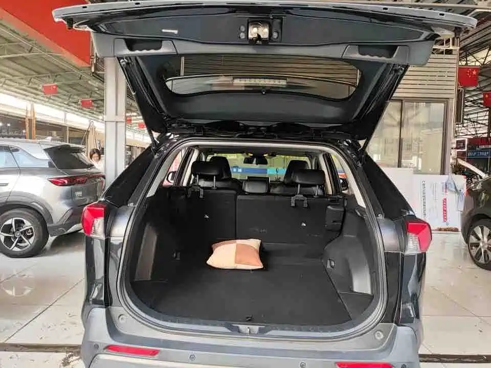 Toyota RAV4 — фото 8