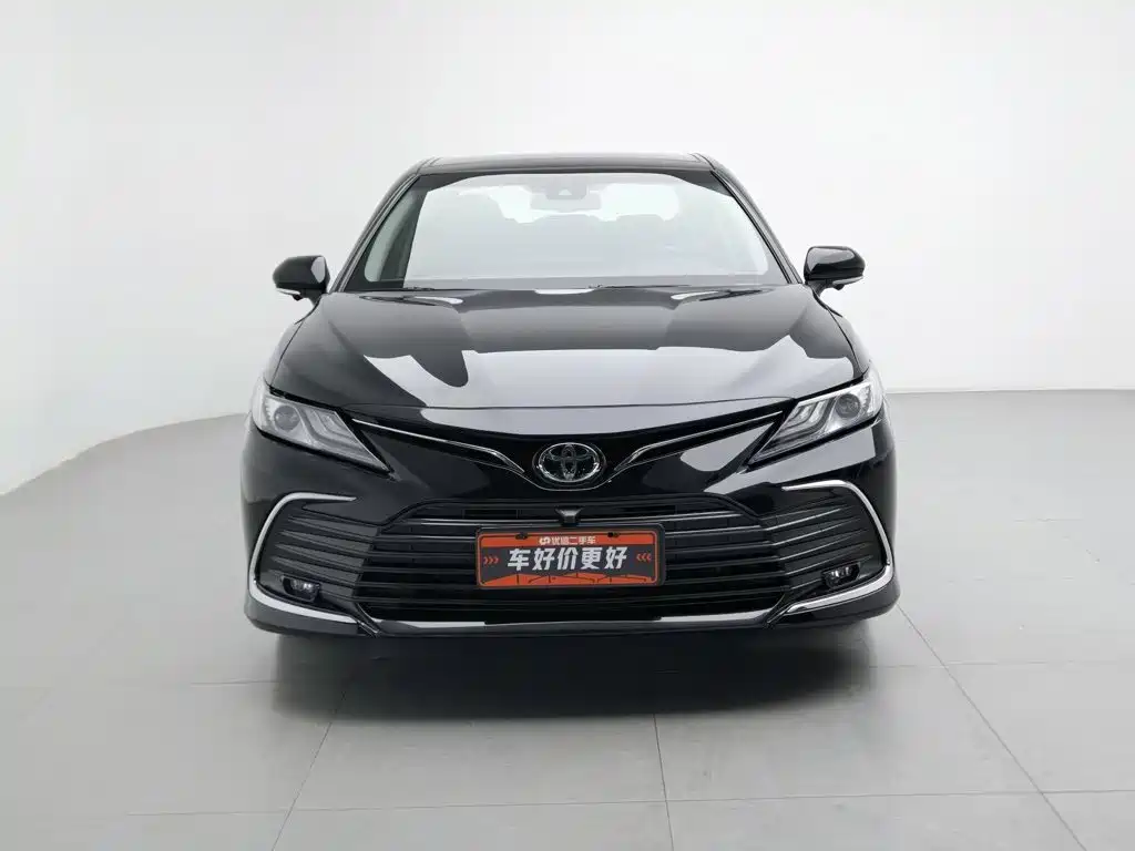 Toyota Camry — фото 3