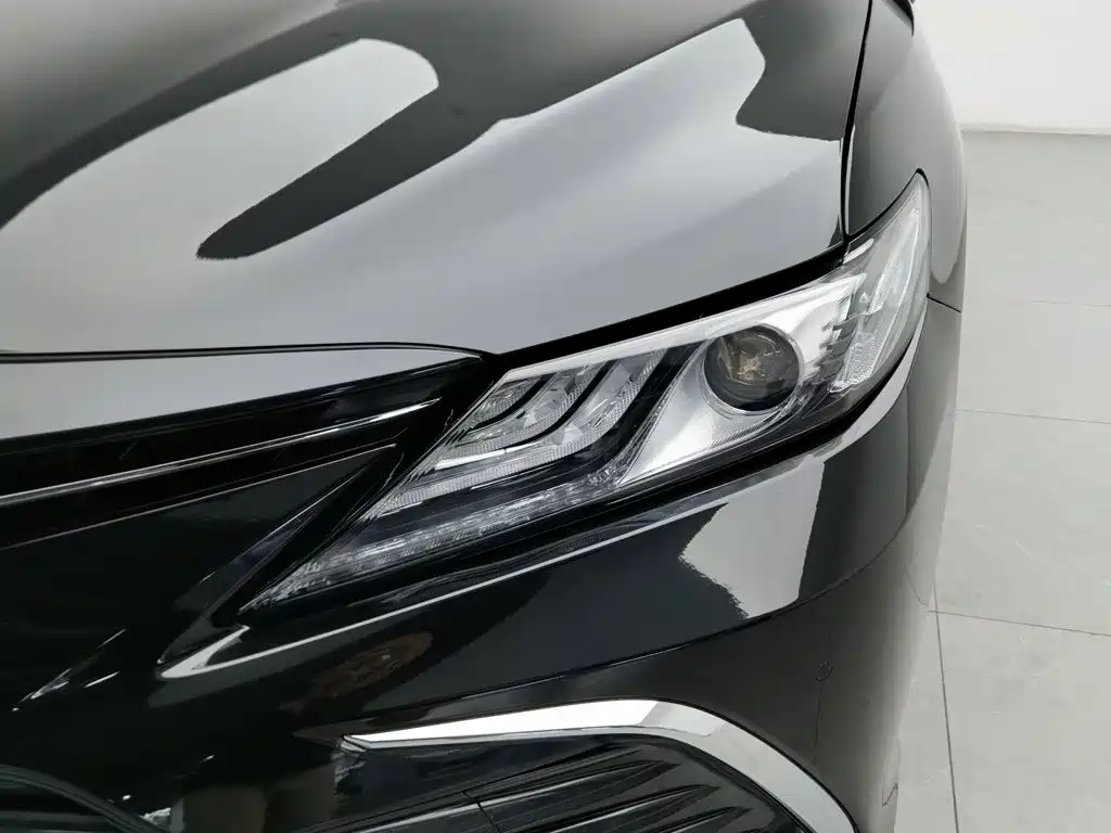 Toyota Camry — фото 7