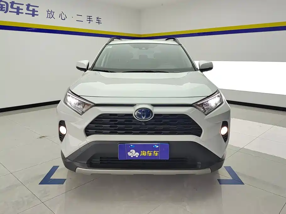 Toyota RAV4 — фото 2
