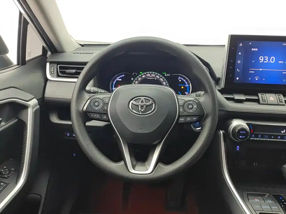Toyota RAV4 — фото 15